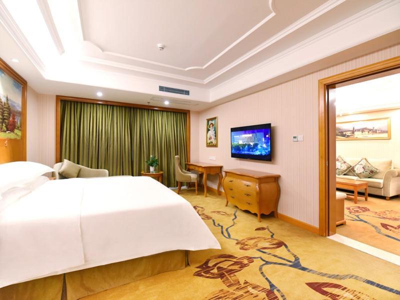 Vienna International Hotel Changsha Ziwei Road Экстерьер фото